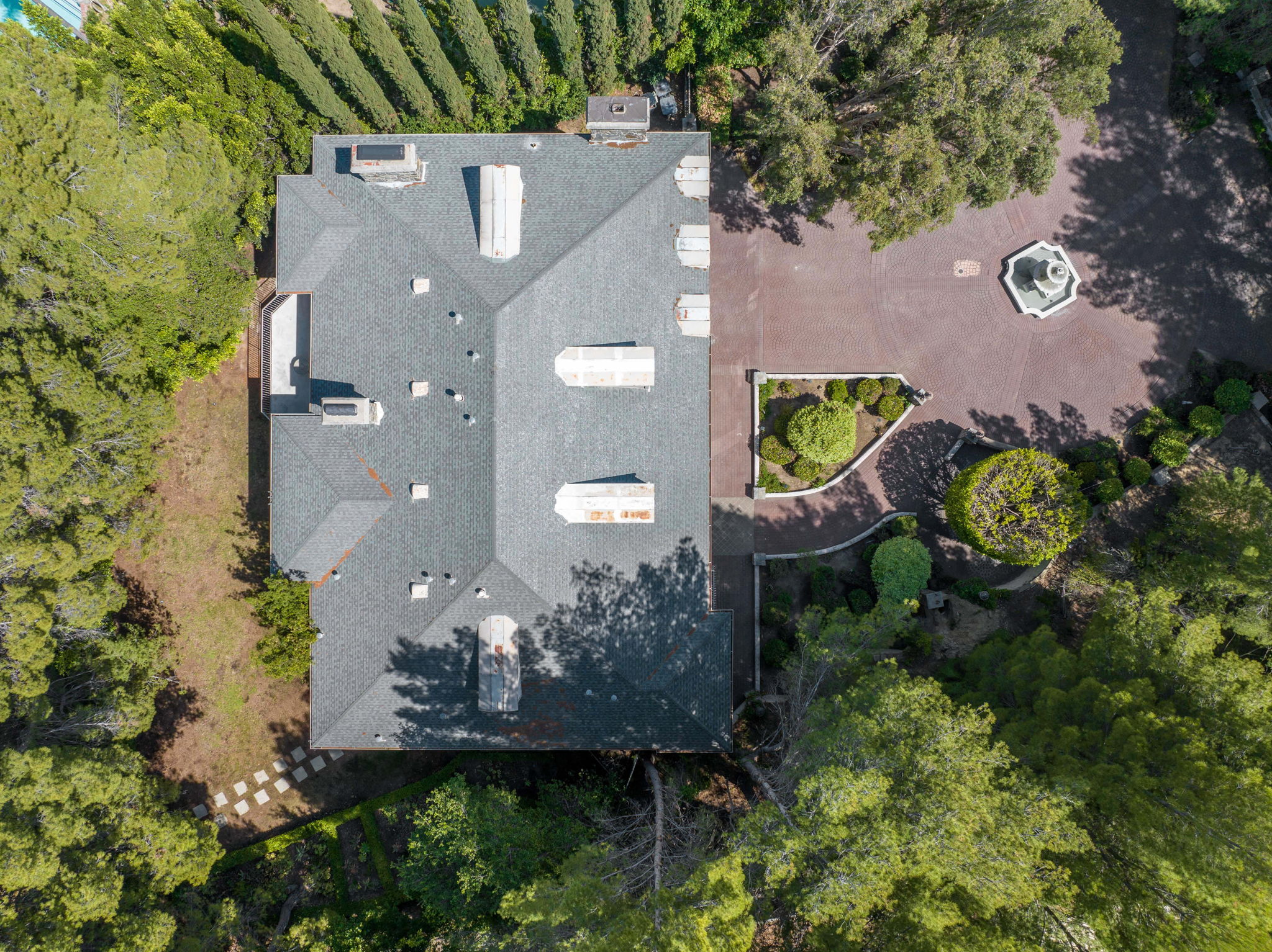 Top-down aerial view of the Chelsea Manor estate grounds